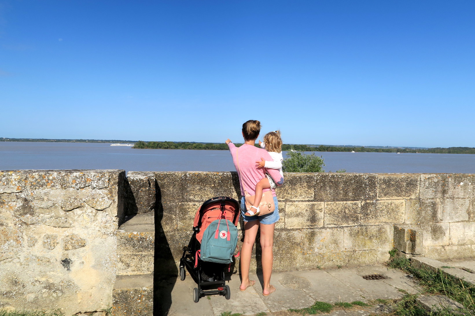 Départs en vacances : les essentiels de la trousse de secours lors d'un  voyage avec des enfants
